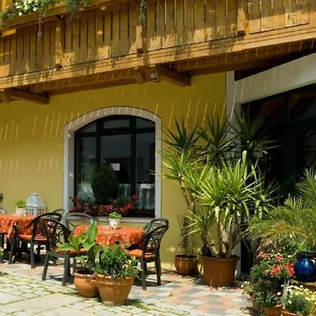 Hotel Metzgerei Stoeberl 3*
